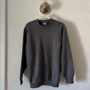 Vintage -Fruit of the Loom sweatshirt in a beautiful gray color